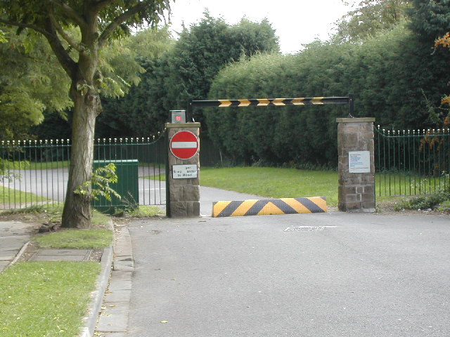 Gated_Community_Barrier_-_geograph.org.uk_-_54408